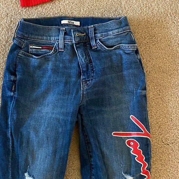 Tommy Hilfiger Jeans and Sweater - Picture 4 of 6